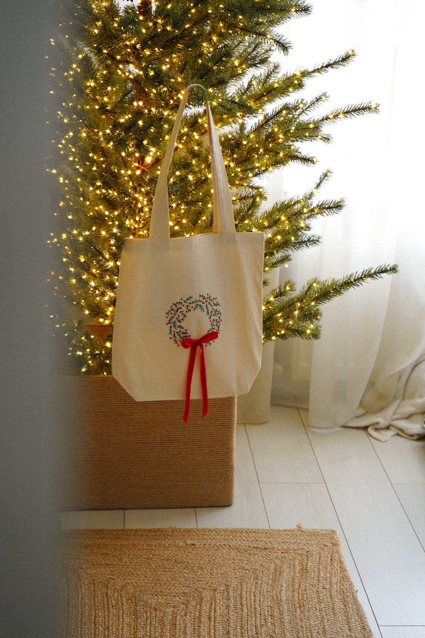 "The Merry Carry" - hand embroidered linen bag