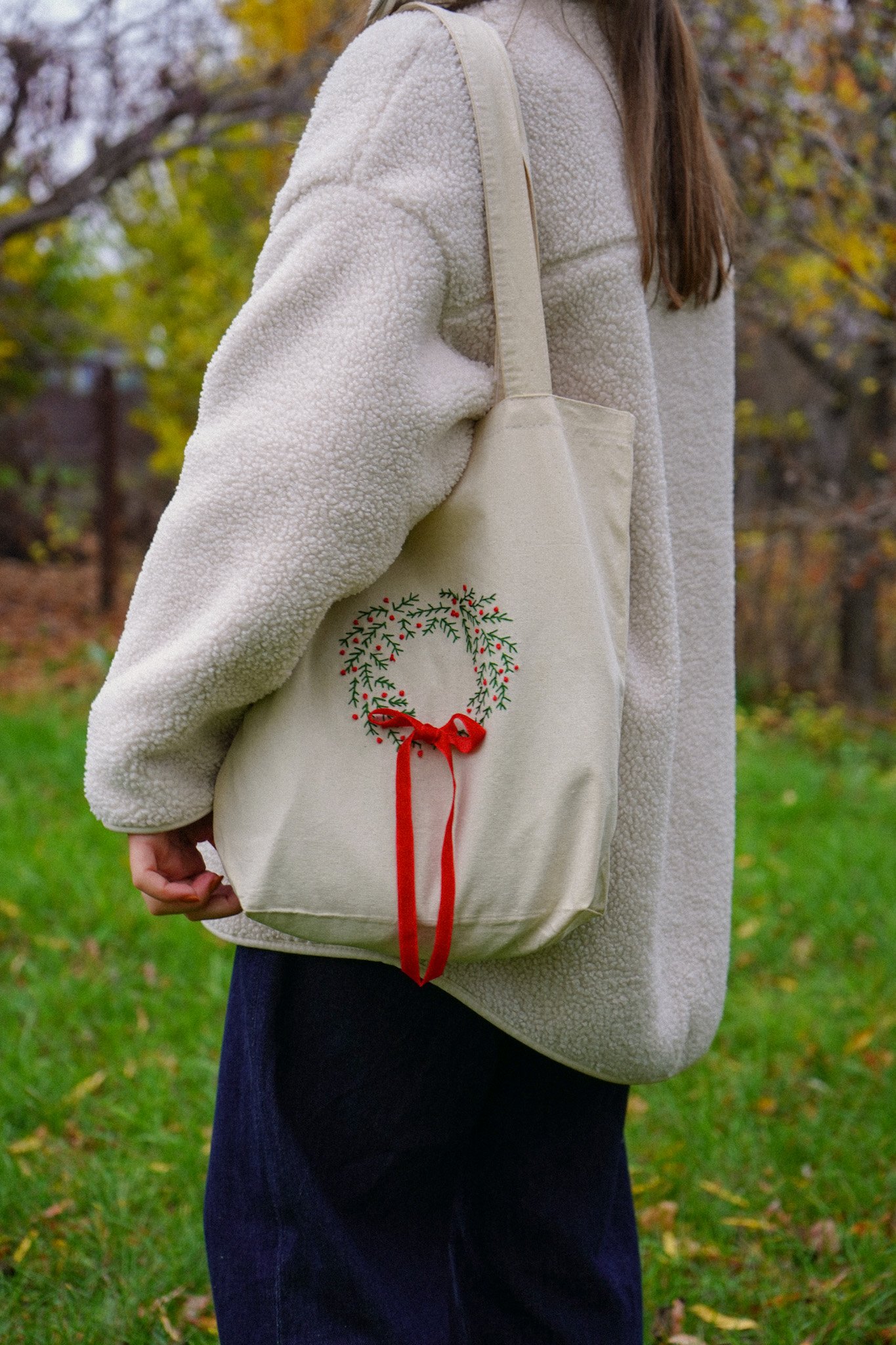 "The Merry Carry" - hand embroidered linen bag - Image 5