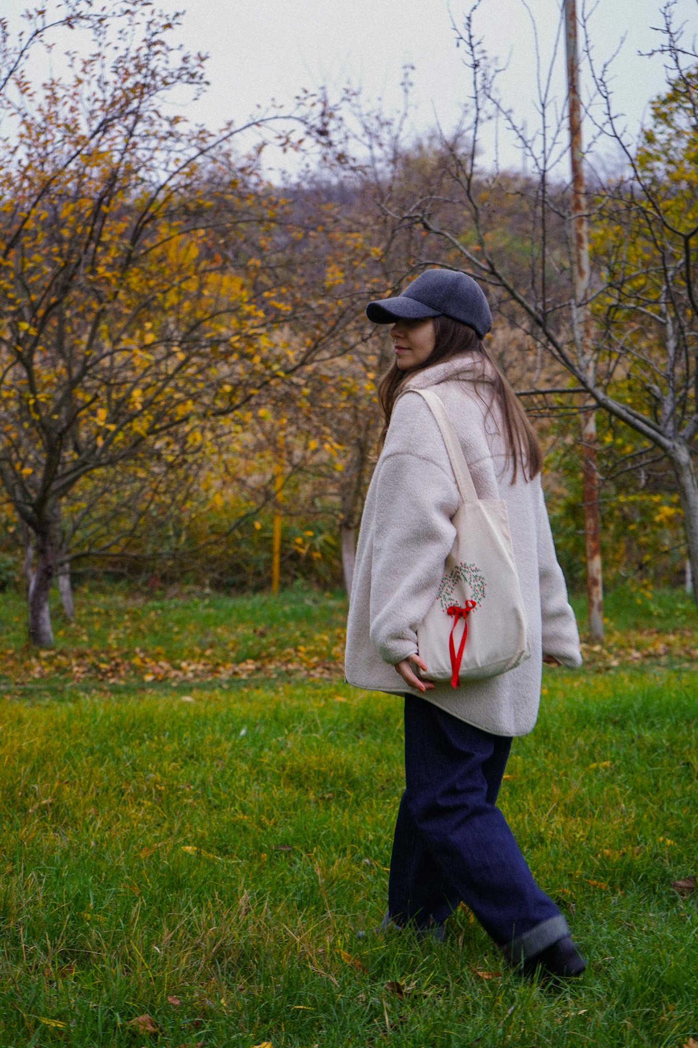 "The Merry Carry" - hand embroidered linen bag - Image 7